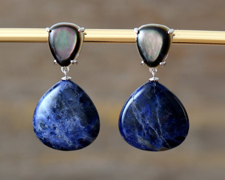 Brincos de Sodalita Azul Natural com Concha