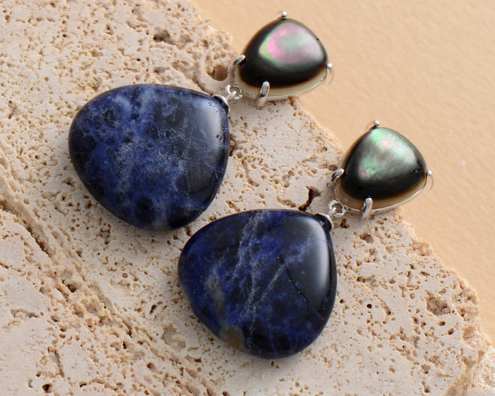 Brincos de Sodalita Azul Natural com Concha