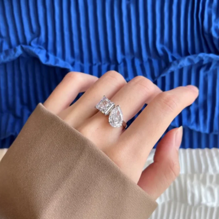 Anel Tiana com Cristais Lapidação Princesa e Gota