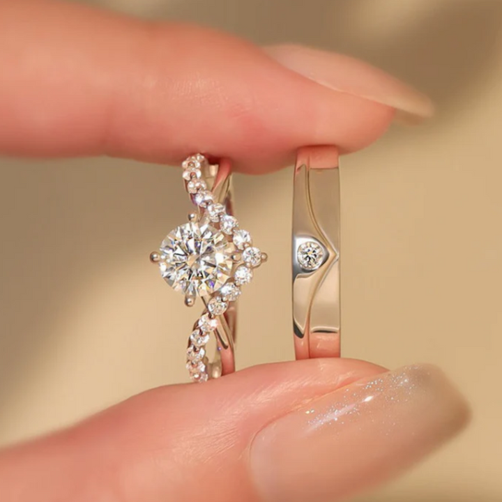 Par de Anéis Dourados Elric Amora com Detalhes de Cristal