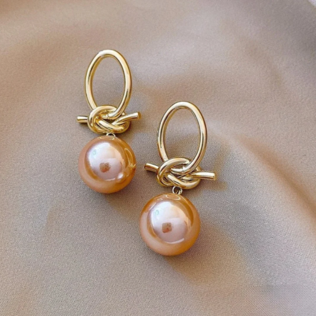 Brincos com Pérola em Laço Dourado