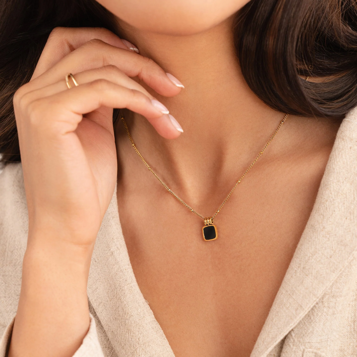 Colar Pingente Preto Lucia