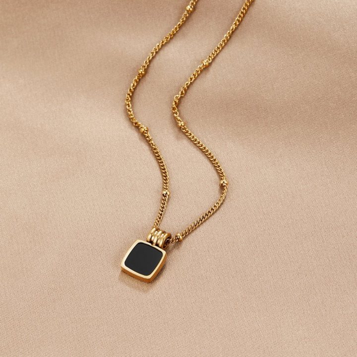 Colar Pingente Preto Lucia