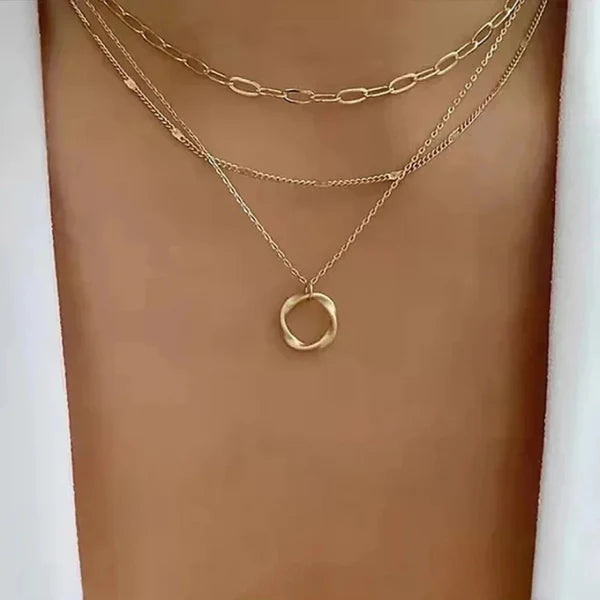 Colar Vintage Dourado com Pingente